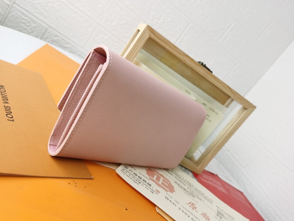 Louis Vuitton Capucines Long Wallet in Rose Pink - Picture 3 of 8